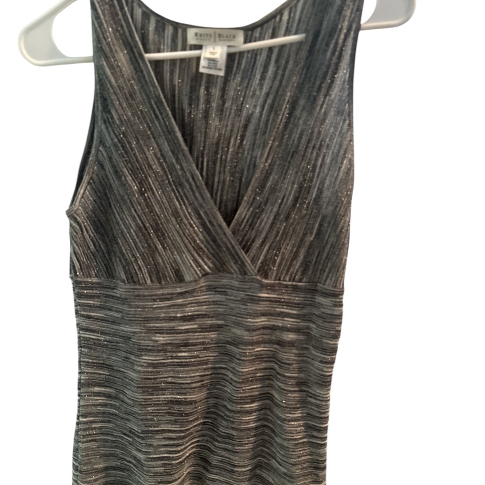 White House Black Market size large knit vneck sleeveless blouse